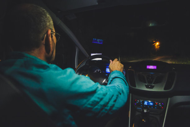 开车-旅行-夜间驾驶-夜间旅行图片下载