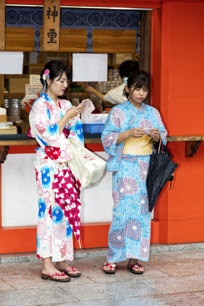 传统服饰的日本女性，京都，日本图片下载