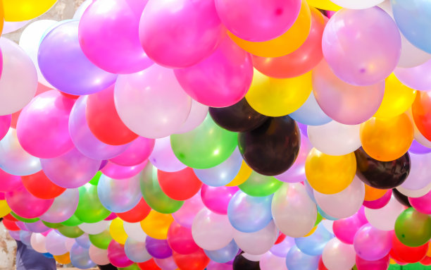 孩子们聚会上的彩色气球图片下载