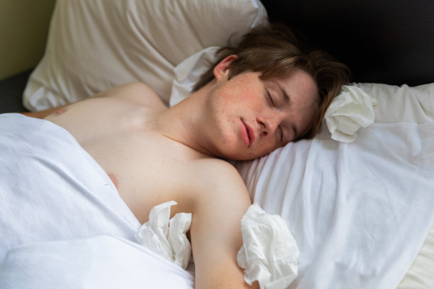 卧病在床的青少年图片下载