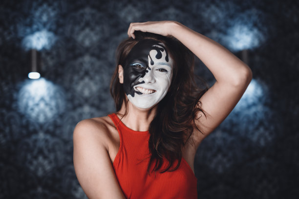 女性脸部彩绘模特图片下载