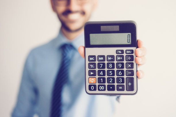 微笑的商人显示零计算器图片下载