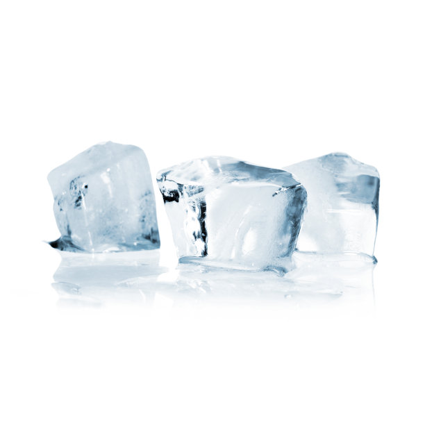 白色背景上的冰块图片下载