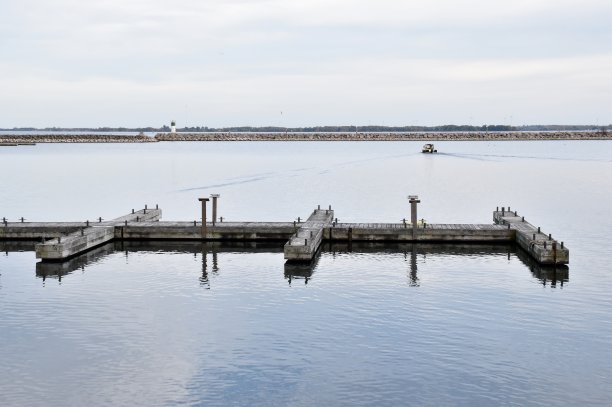 废弃的码头图片下载