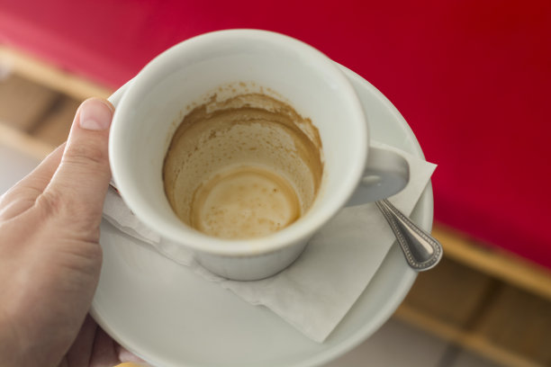 用过的空咖啡杯图片下载