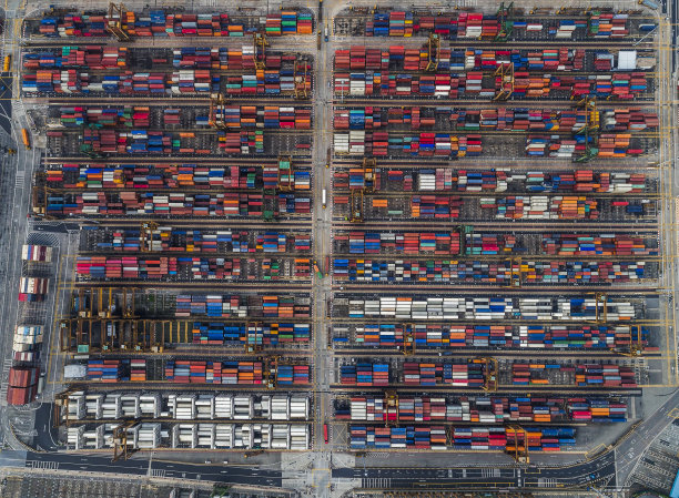 货运集装箱港口鸟瞰图图片下载