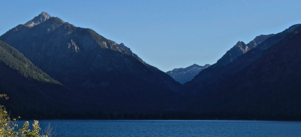 鹰帽荒野禅意图片下载