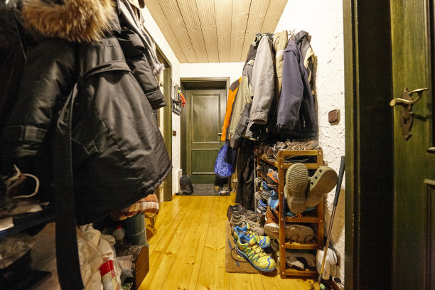 衣帽间在入口旁边图片下载