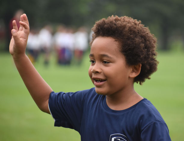 快乐的足球运动员图片下载