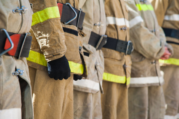 消防队员在行动图片下载