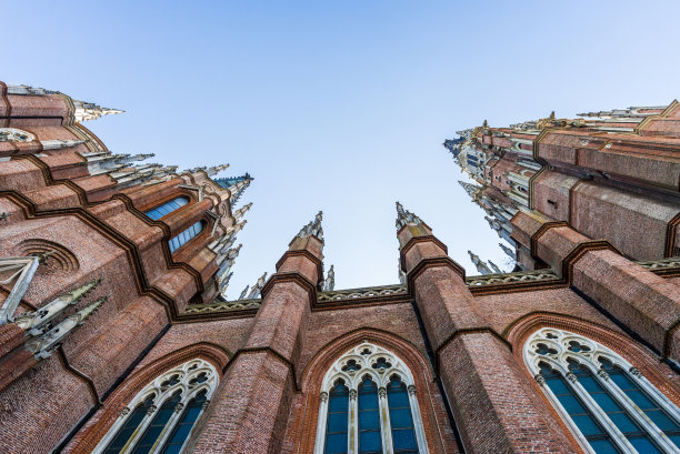 阿根廷拉普拉塔大教堂的广角照片。哥特复兴建筑图片下载