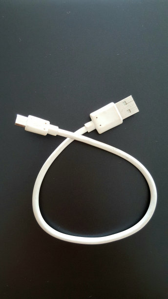 充电线，手机充电线，白色充电线，白色短充电线，充电器图片下载