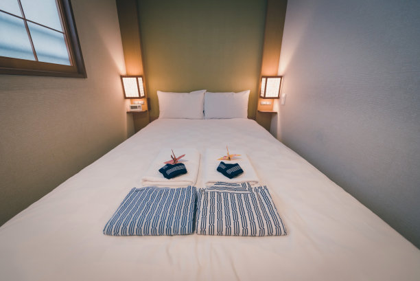 日本东京旅馆卧室里的日式浴巾和浴巾。复古的基调。有选择性的重点图片下载