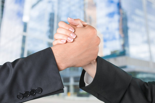 业务人员握手图片下载