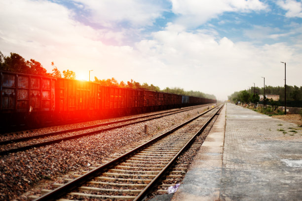 铁路下美丽的云雾图片下载