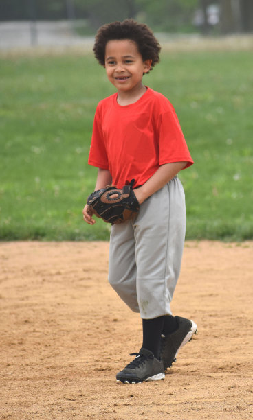 棒球:站在内野图片下载