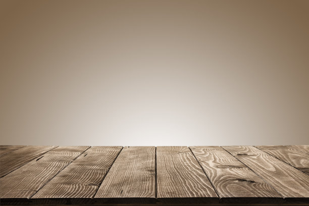空木桌与棕色渐变背景图片下载
