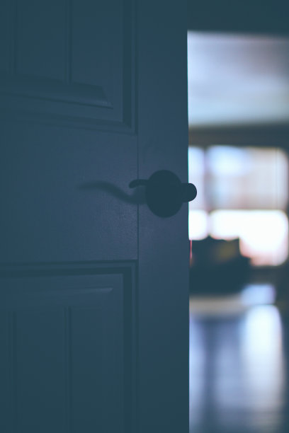 诡异的门打开了图片下载