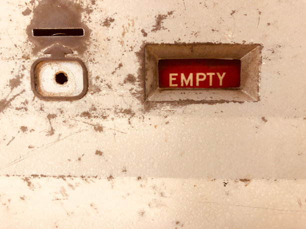 老式饮料机上的投币槽图片下载