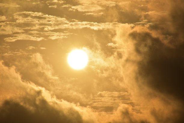 天上的日出图片下载