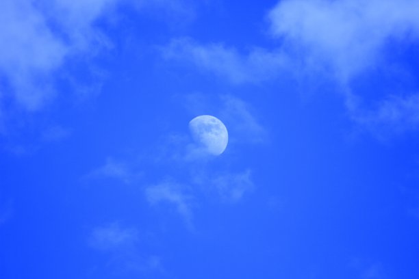 下午的月亮图片下载