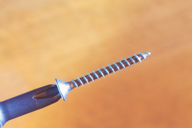 用螺丝刀加油图片下载