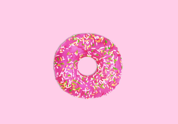 粉色背景上的粉色小甜甜。釉面gonut图片下载