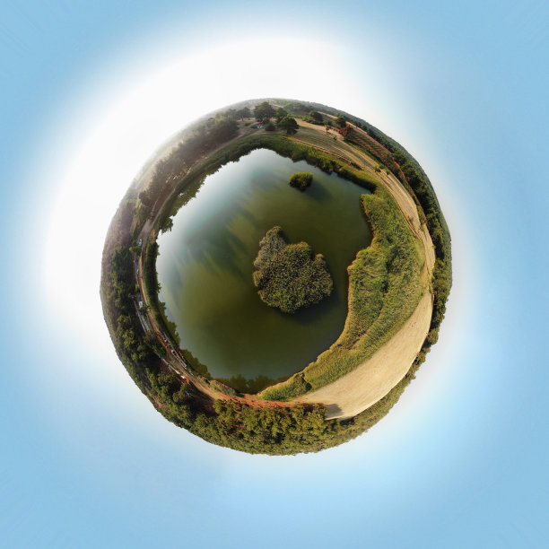 一个小湖的球形图像，Sakli Göl(隐藏的湖)，Honaz, Denizli，土耳其图片下载