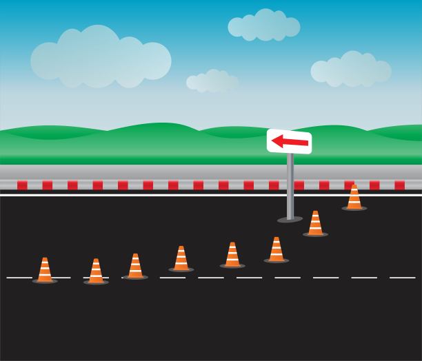 道路上的交通锥套图片下载