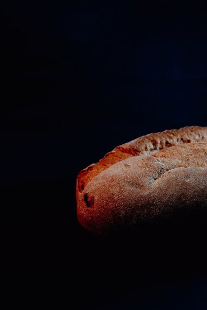 烤炉上的面包。图片下载