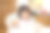小女孩在家厨房吃酸奶图片下载