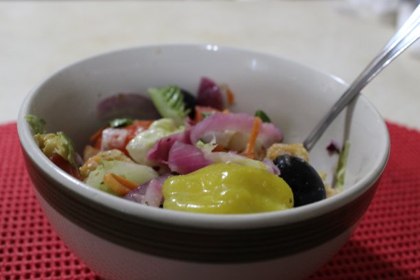 碗里的沙拉图片下载