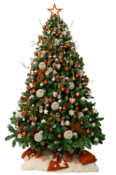 装饰着复古饰品和红白礼物的现代圣诞树。在白色背景上隔离图片下载