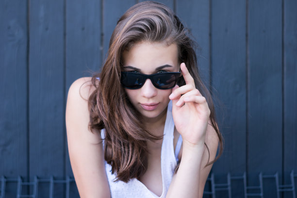 健康的黑发模特图片下载