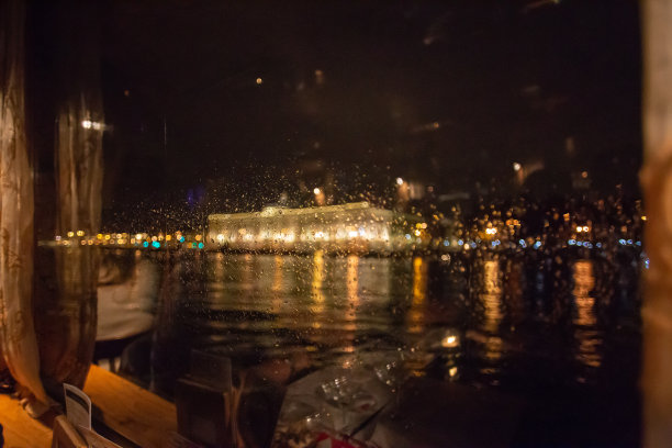 窗口雨晚上图片下载