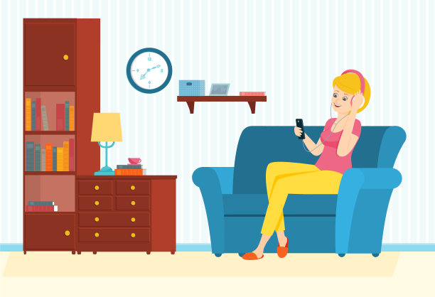 一个女人坐在沙发上打电话图片下载