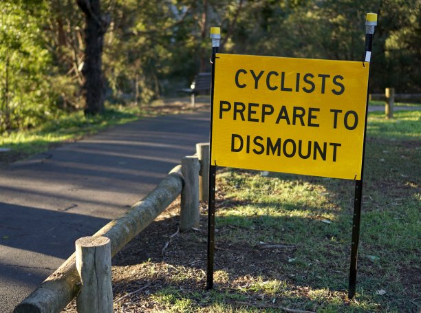 骑车人准备下马标志图片下载