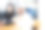 中东情侣使用手机图片下载