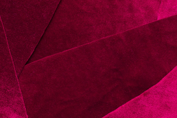 美丽的豪华暗紫色拼接天鹅绒纹理背景布。有反光的天鹅绒织物的褶边图片下载