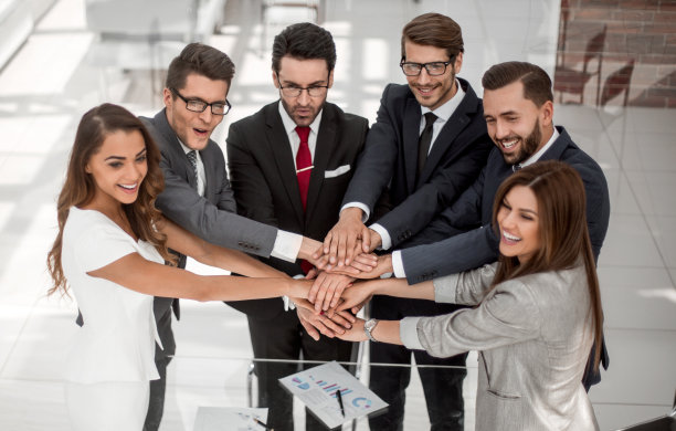 一群商业人士开始一个新的商业项目图片下载