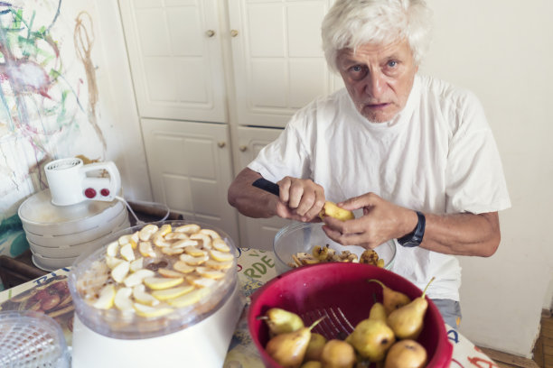 老年人做家务图片下载