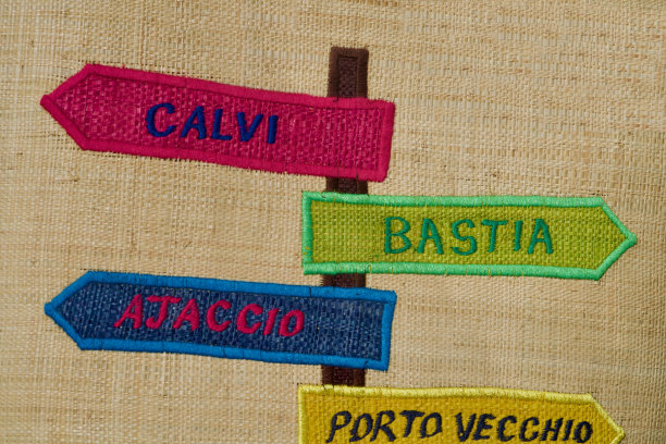 科西嘉岛的路标图片下载