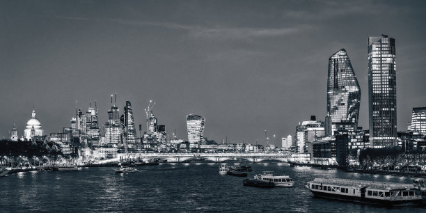 黄昏时分的伦敦城市景观图片下载