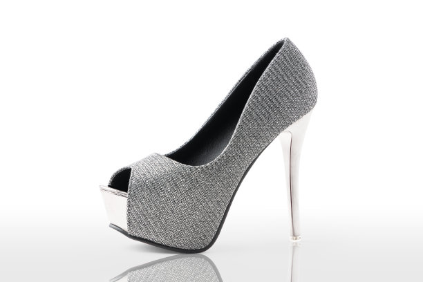 奢侈高跟鞋孤立在白色背景与修剪路径。用于设计或艺术品。图片下载