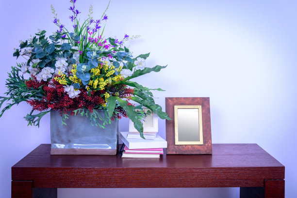 人造花瓶在现代客厅/家装设计理念图片下载