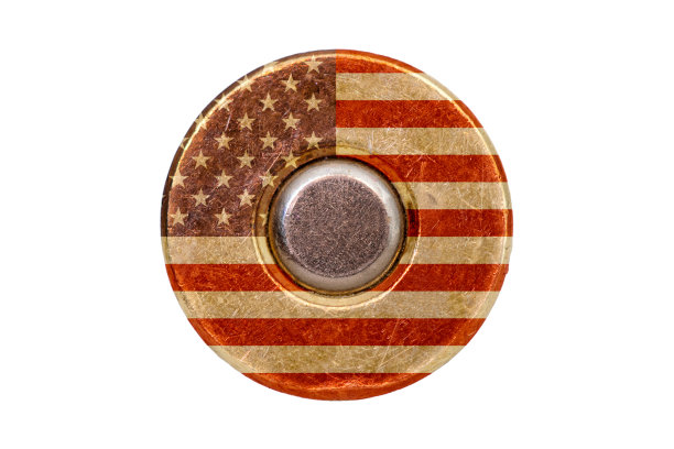 白色背景下的子弹图片下载