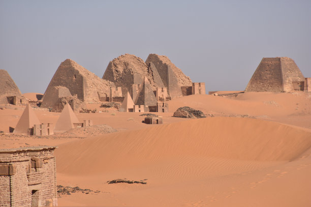 金字塔Meroe图片下载