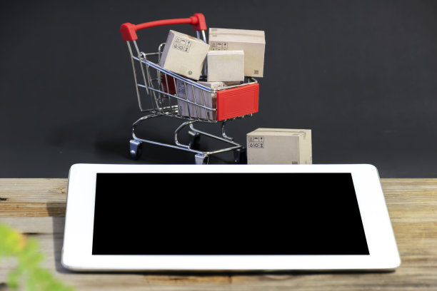 手推车里的棕色纸盒。网上购物的概念。图片下载