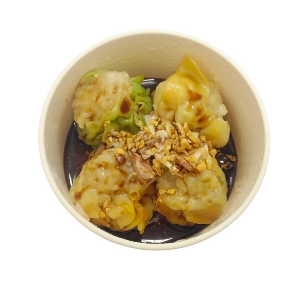 添和酱和油炸大蒜在塑料碗顶视图孤立在白色背景。图片下载