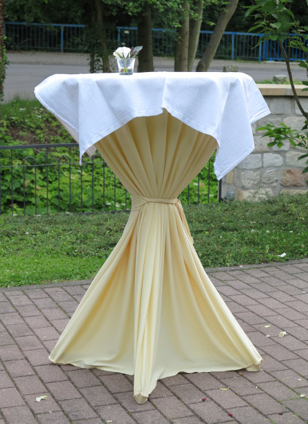 户外高桌装饰的婚宴图片下载